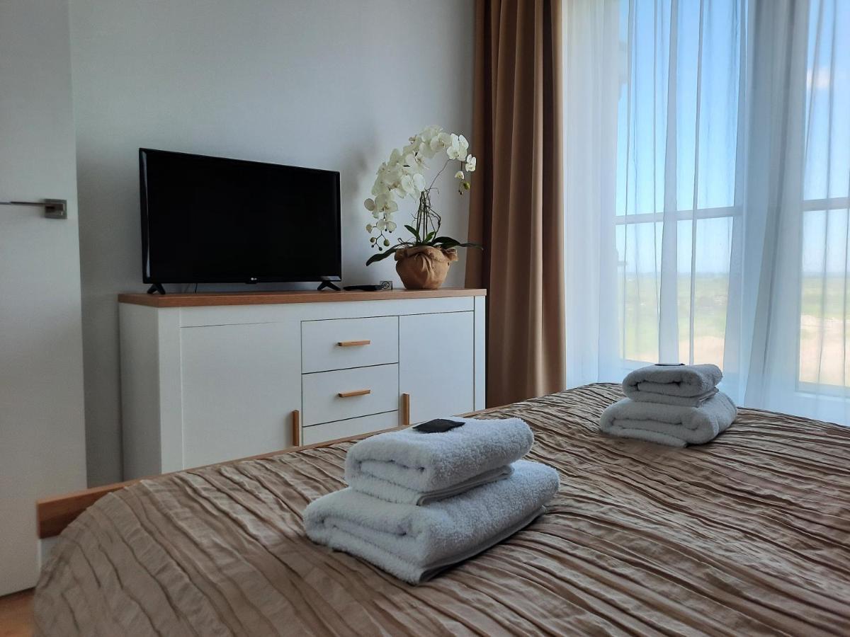Aqua Apartments Sunset Reda Bagian luar foto