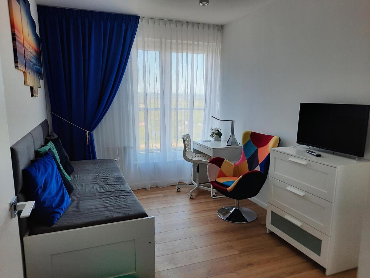 Aqua Apartments Sunset Reda Bagian luar foto