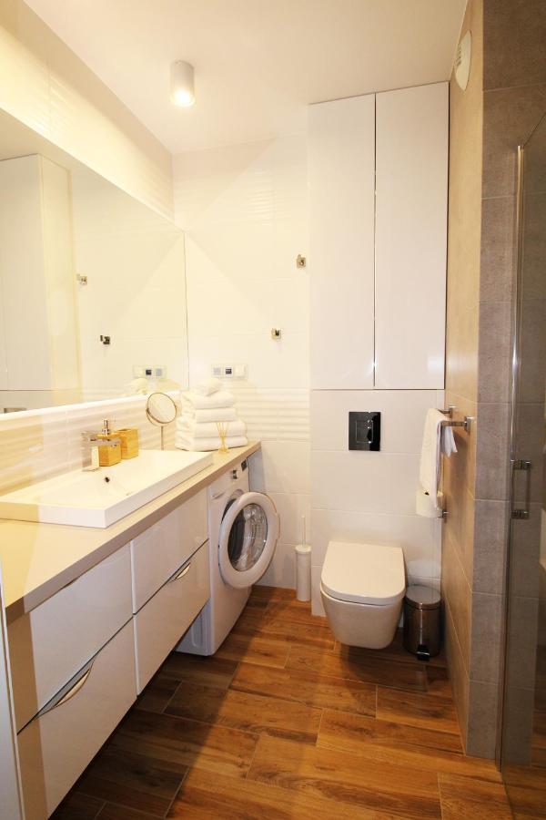 Aqua Apartments Sunset Reda Bagian luar foto