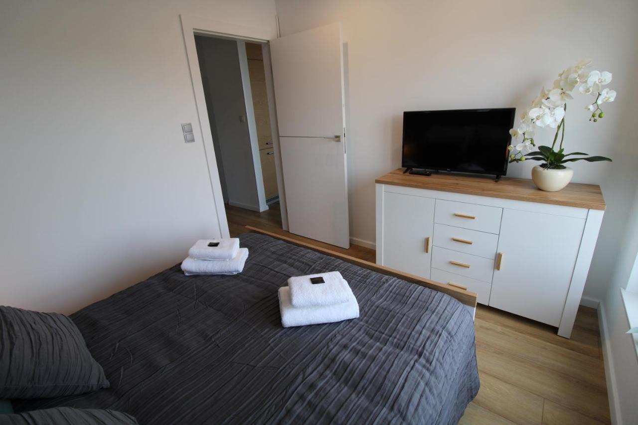 Aqua Apartments Sunset Reda Bagian luar foto